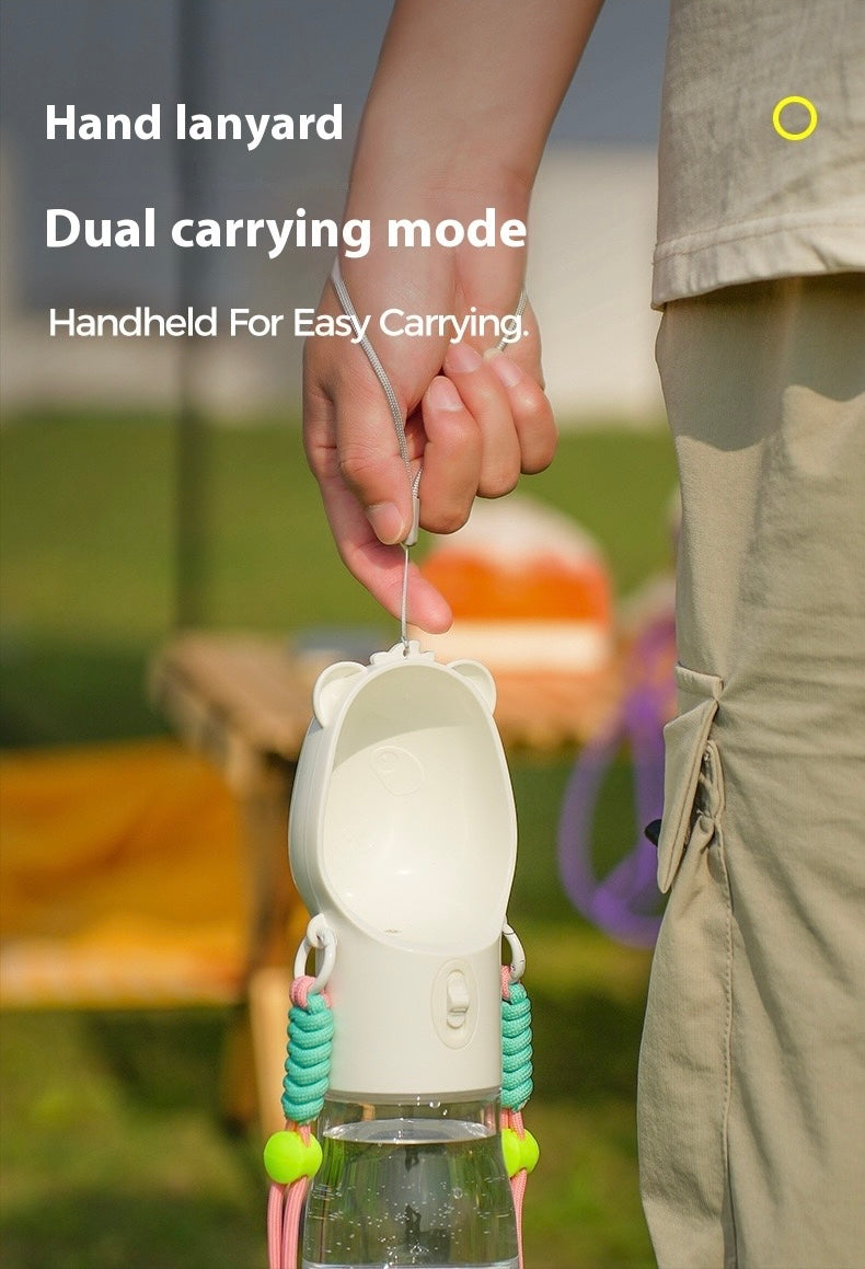 Person holding a bottle with a lanyard, with text indicating dual carrying mode.